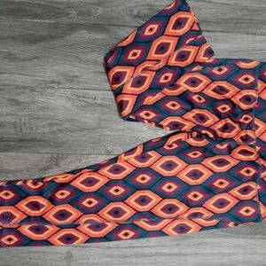 Lularoe simply Comfortable Jade Aztec Print Activewear Leggings